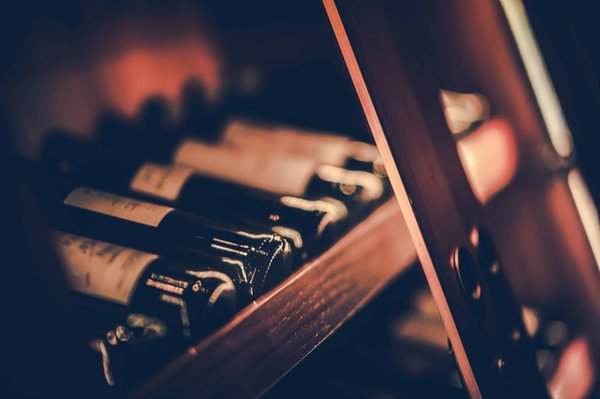 Quels critères considérer lors de la consultation de la carte des vins italiens pour choisir un bon vin ?